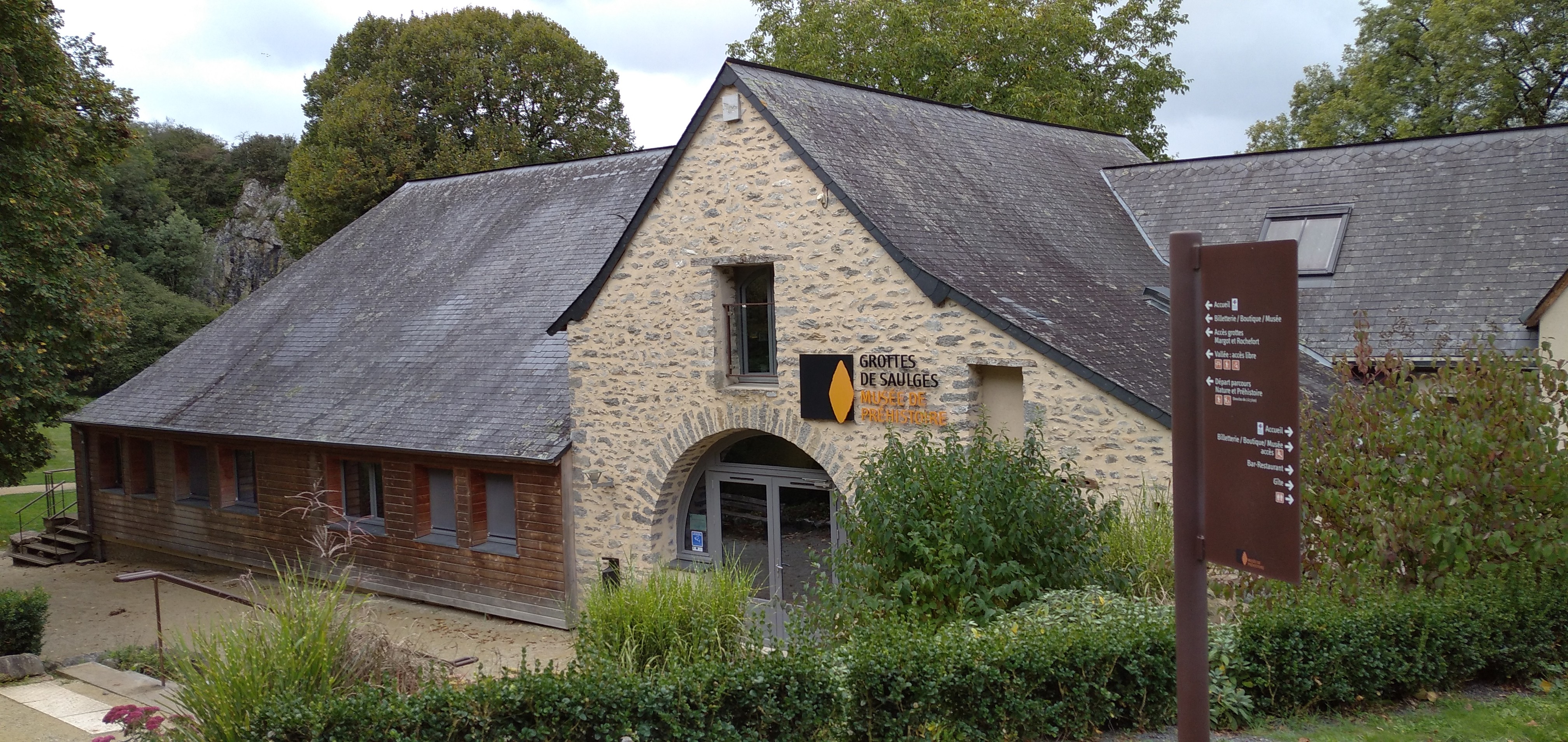 Entrée du musée de la préhistoire