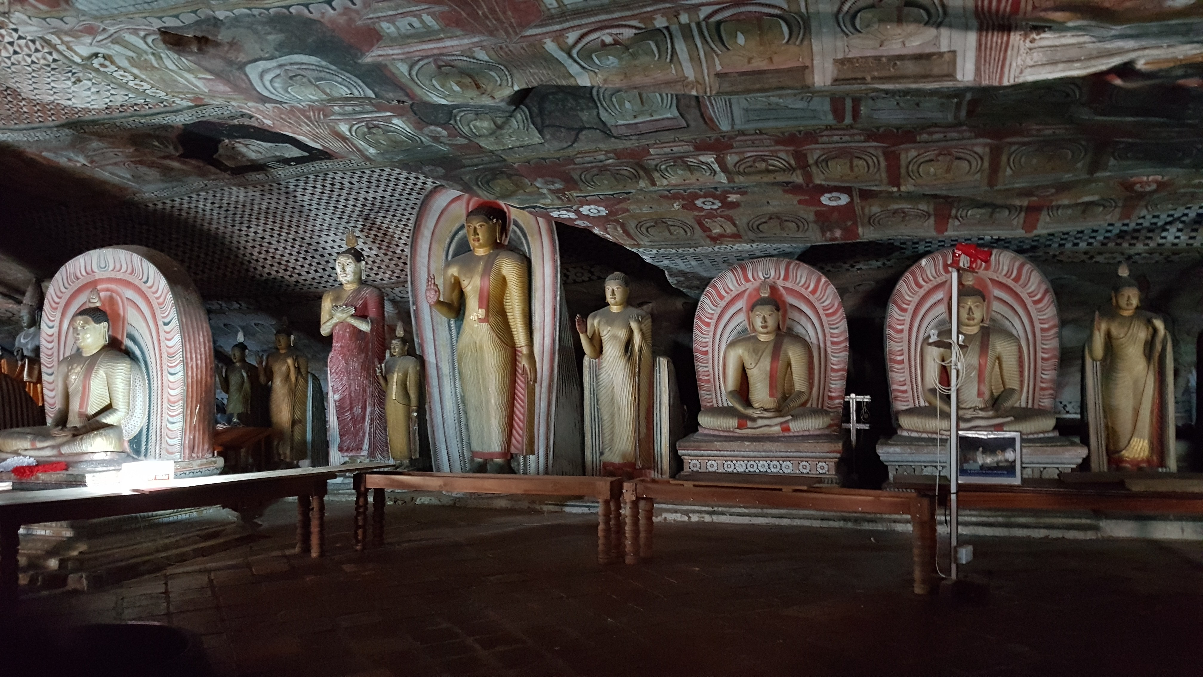 DAMBULLA - Temple troglodyte