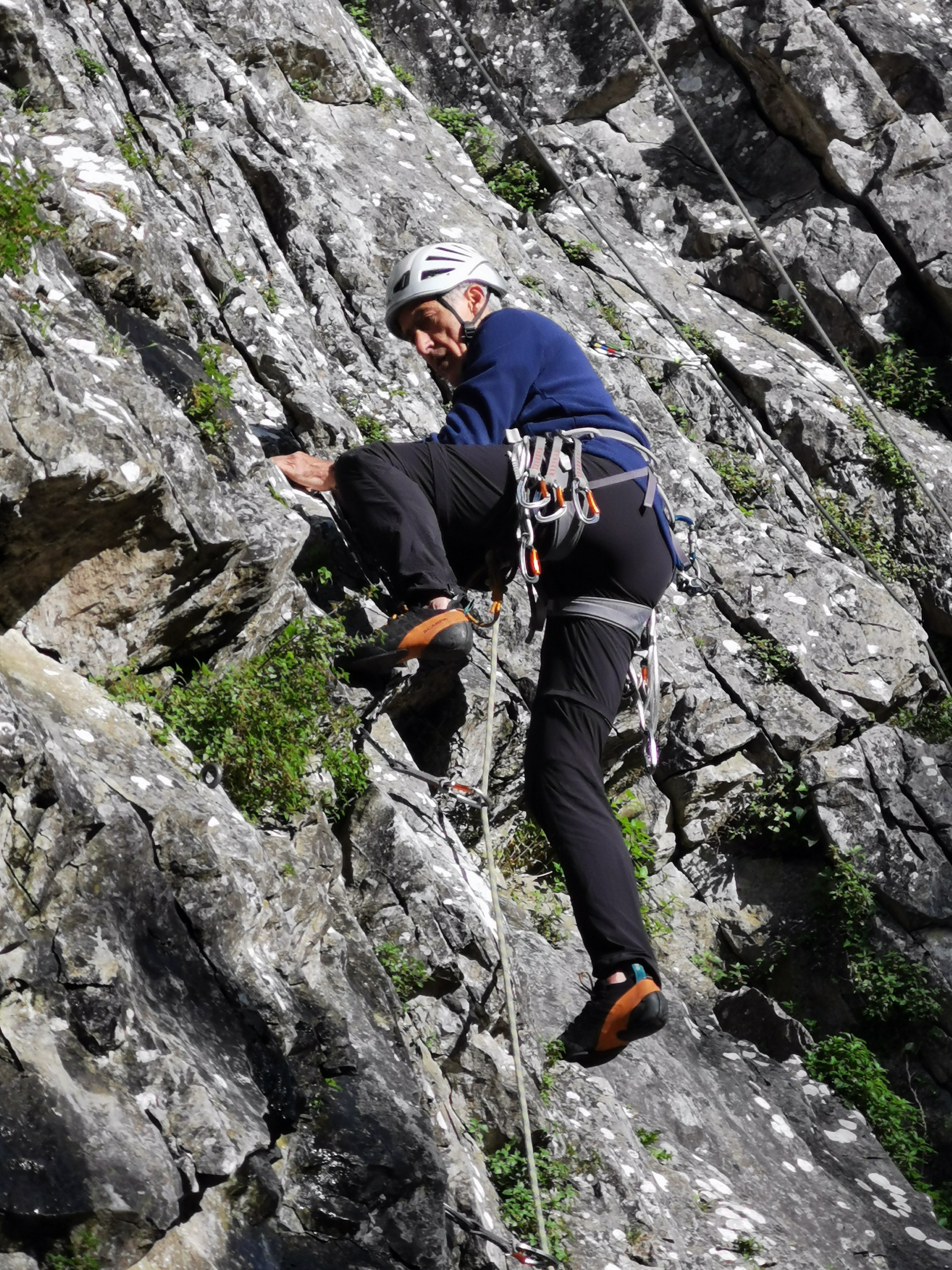 Jean-Emile assure la pose du pied