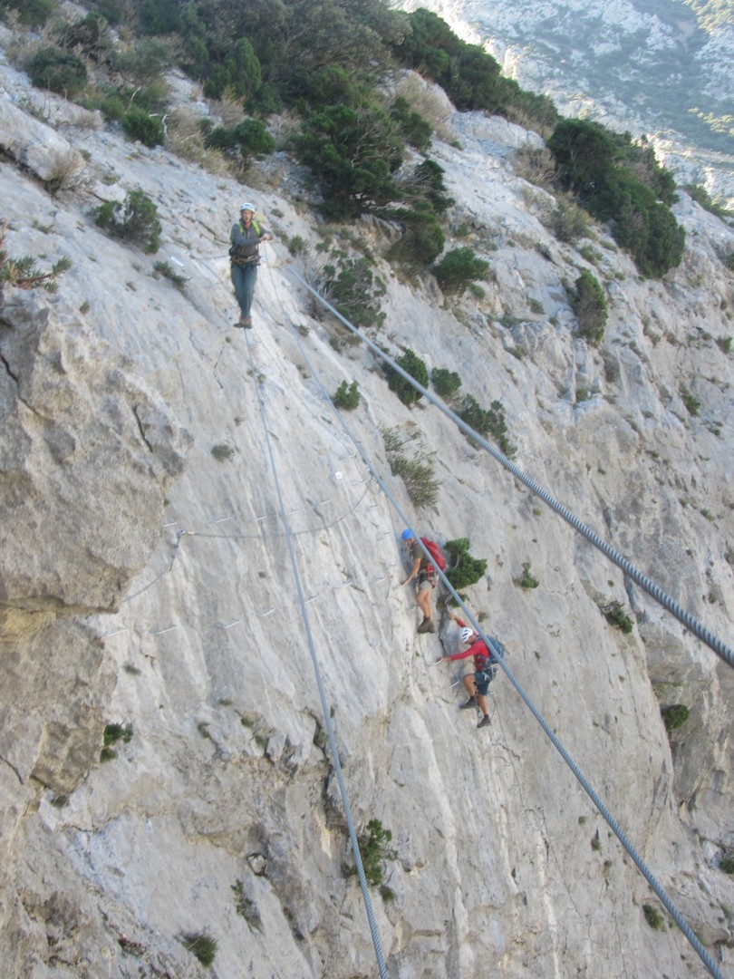 Jean Do sur le pont de singe