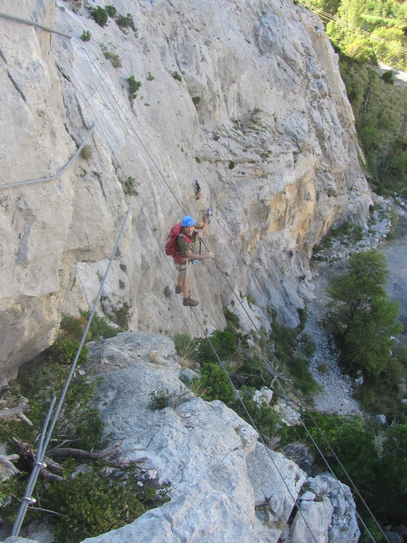 Michel sur le pont de singe